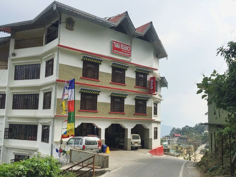 Hotel Oyo 16637 Tiara Regency