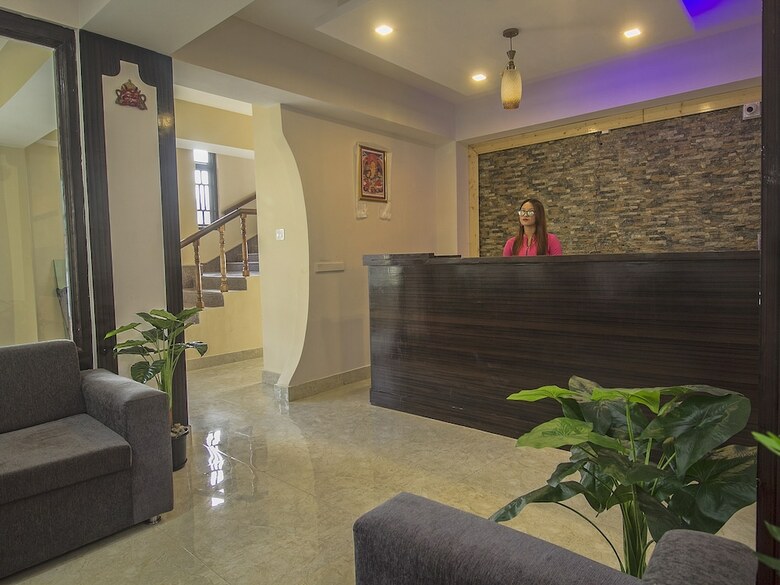 Hotel Oyo 16637 Tiara Regency