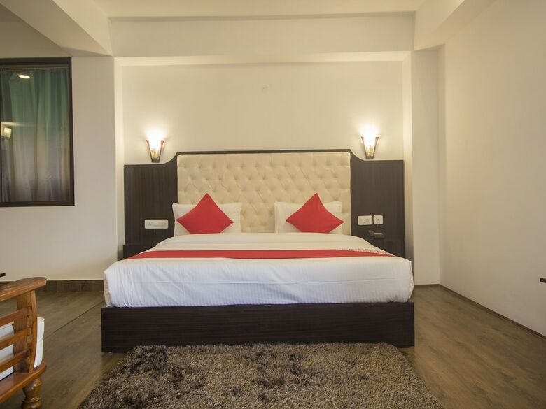 Hotel Oyo 16637 Tiara Regency