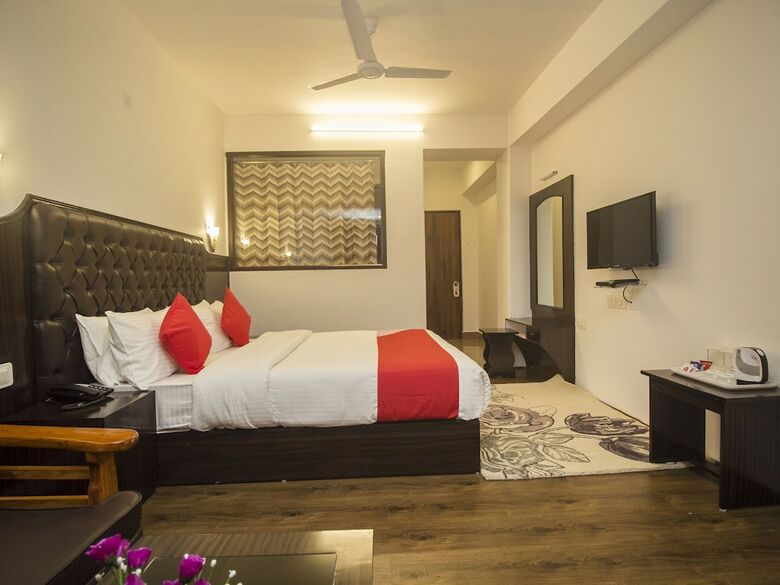 Hotel Oyo 16637 Tiara Regency