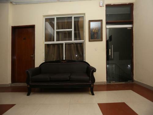 Hotel Oyo 23332 Flagship Divine Inn