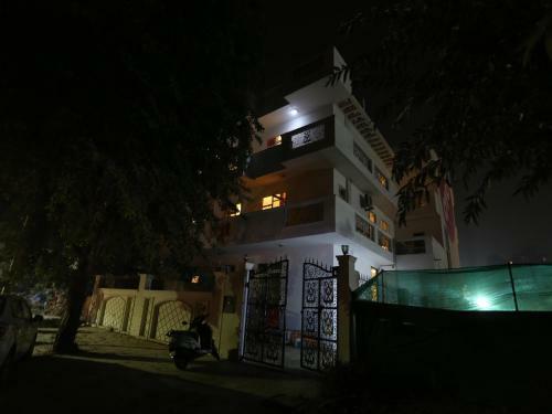 Hotel Oyo 23332 Flagship Divine Inn