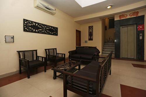 Hotel Oyo 23332 Flagship Divine Inn