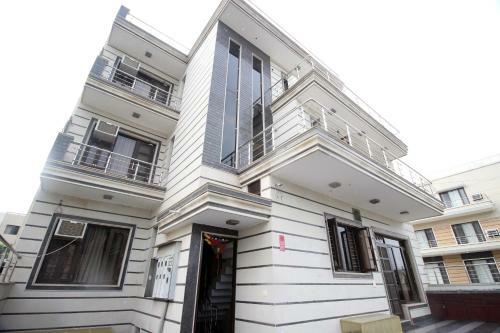Divine Residency By Royal Collection Hotels