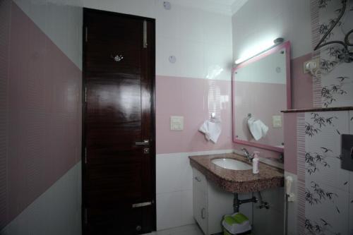 Divine Residency By Royal Collection Hotels