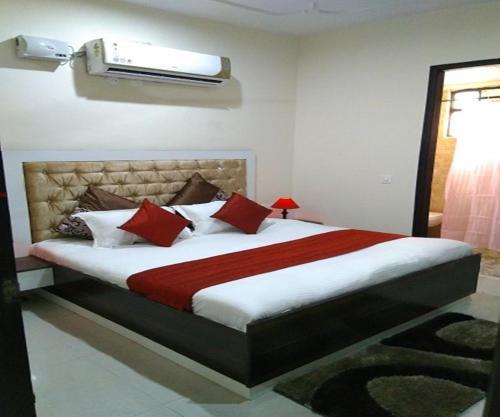 Hostal Niketan Medanta Rooms