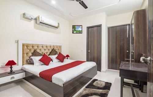 Hostal Niketan Medanta Rooms