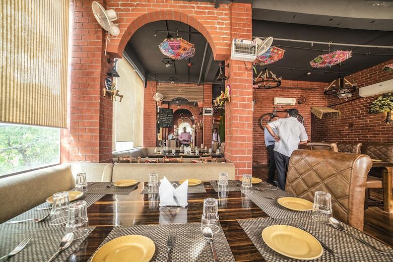 Fabhotel Red Inn Sector 15