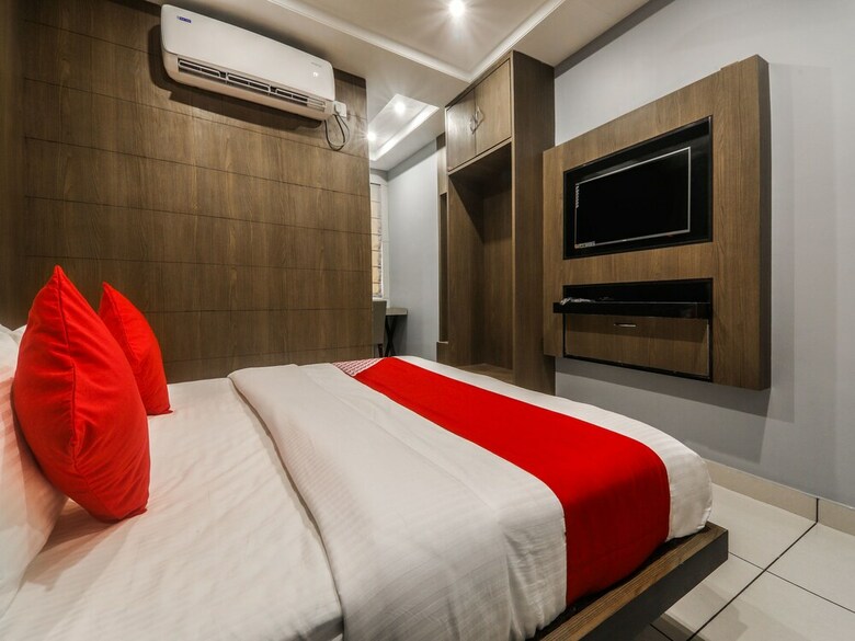 Hotel Oyo 17016 Galaxy Inn