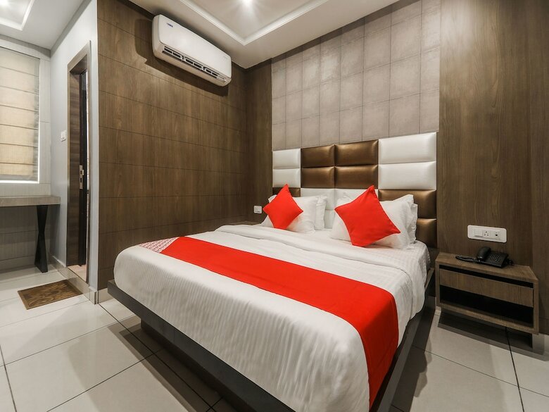 Hotel Oyo 17016 Galaxy Inn