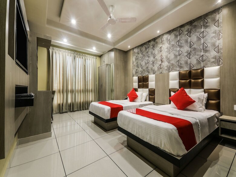 Hotel Oyo 17016 Galaxy Inn