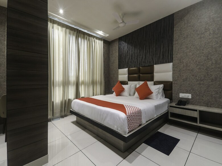 Hotel Oyo 17016 Galaxy Inn