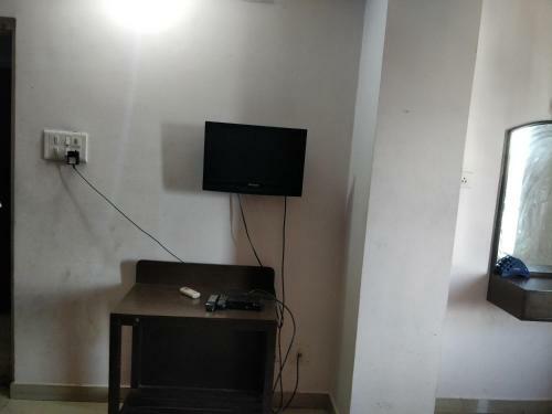 Hotel Emperial Stay Near Fancy Bazar
