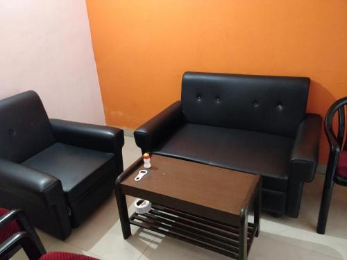 Hotel Emperial Stay Near Fancy Bazar