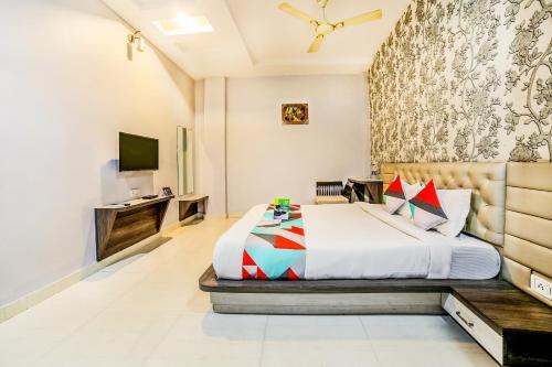 Fabhotel Golden Village