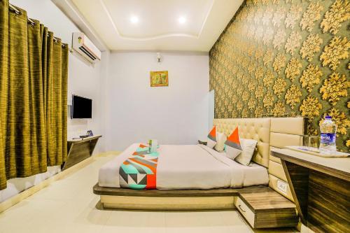 Fabhotel Golden Village