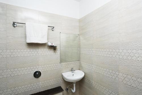 Oyo 12682 Hotel Relax Inn