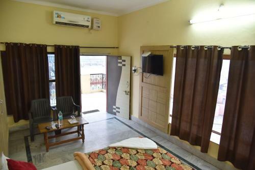 Hotel Ganga Basin