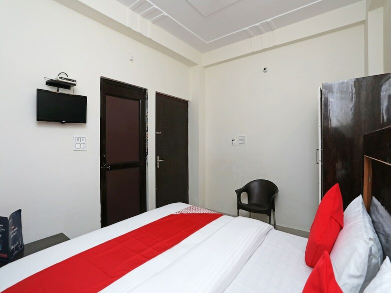 Oyo 16815 Hotel Suresha