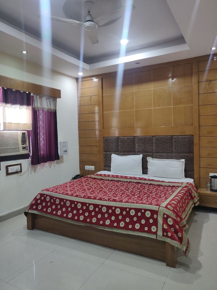 Hotel Raj Mandir By Rb Group