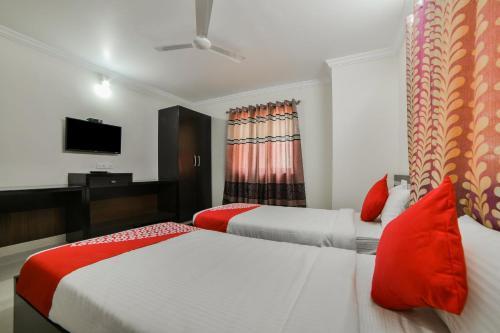 Hotel Oyo 23589 Crown Palace