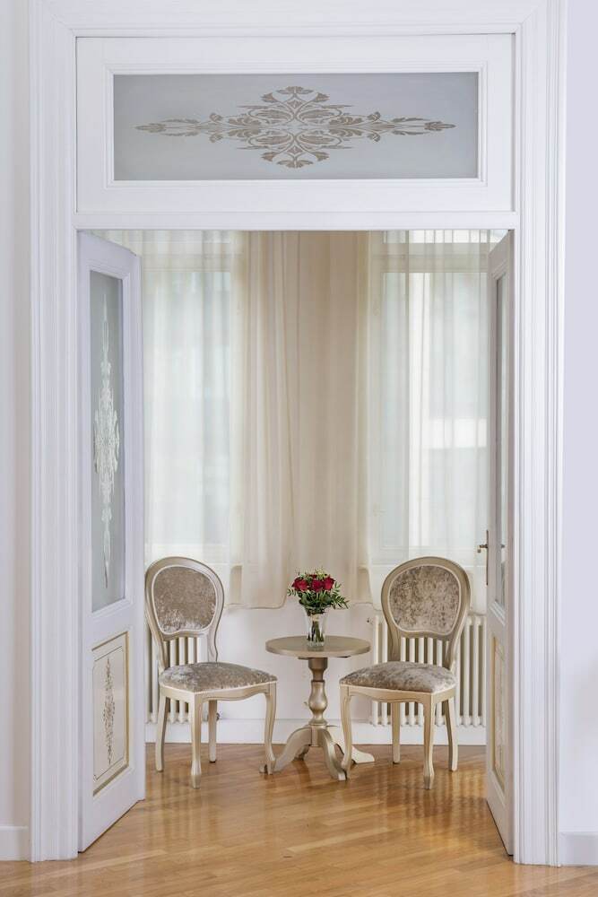 Hotel Deminka Palace