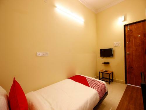Hotel Oyo 23080 Flagship Siva Builders