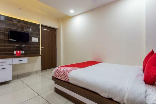 Oyo 12353 Jineshwari Hotel