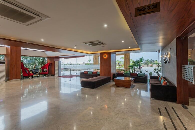 Hotel The Chandra Leela