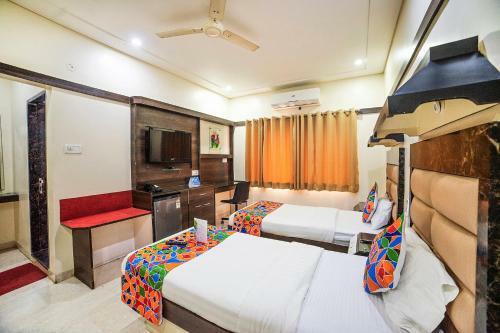 Fabhotel Santoor Tukoganj