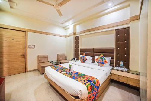 Fabhotel Santoor Tukoganj