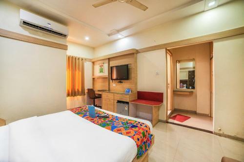 Fabhotel Santoor Tukoganj