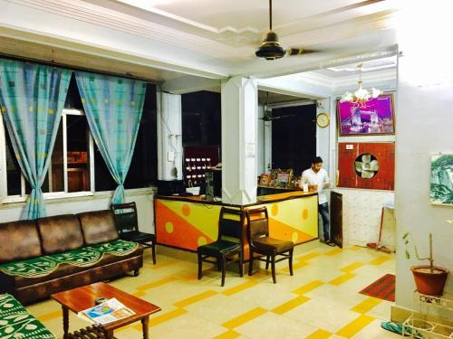 Hotel Surahi
