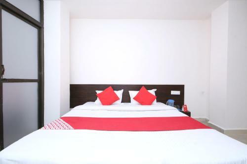 Oyo 14165 Hotel Blue Diamond