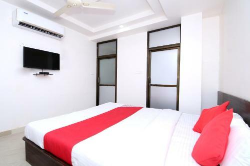 Oyo 14165 Hotel Blue Diamond