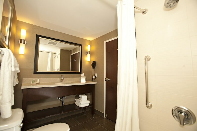 Hotel Comfort Suites Miami Airport North