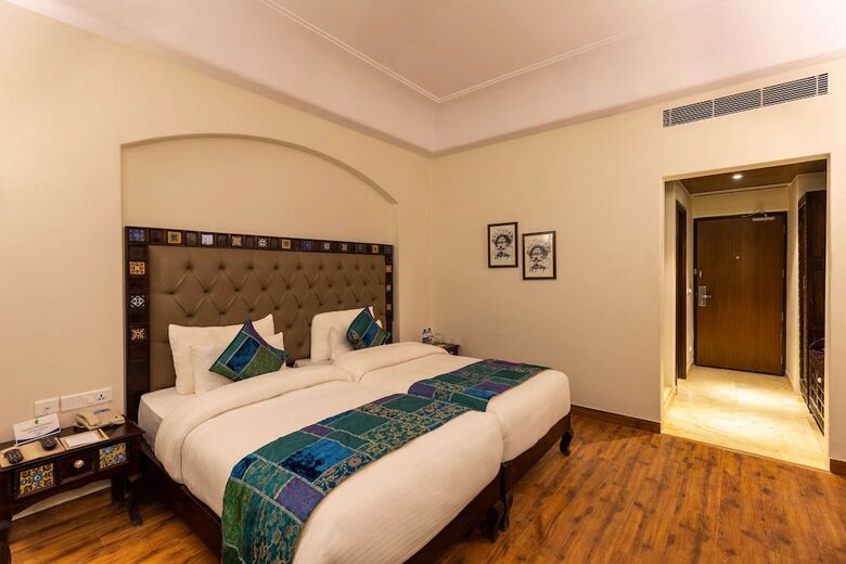 Hotel Sairafort Sarovar Portico