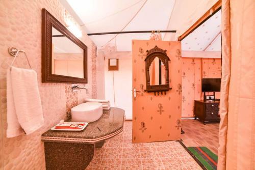 Hotel Moonlight Nature Resort And Camps