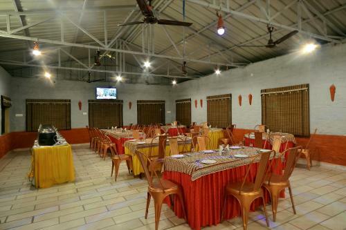 Hotel Moonlight Nature Resort And Camps