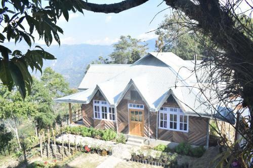 Bed & Breakfast Mystery Garden