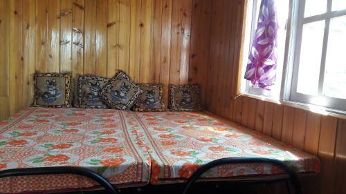 Bed & Breakfast Mystery Garden