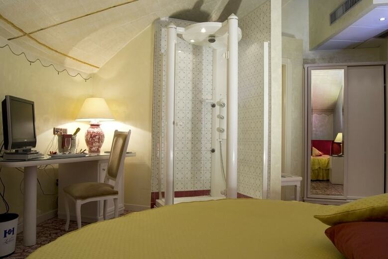 Leonessa Hotel