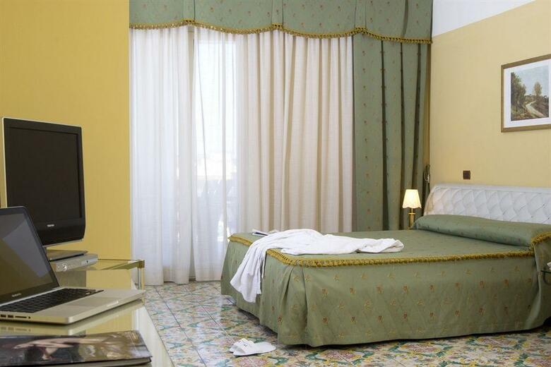Leonessa Hotel