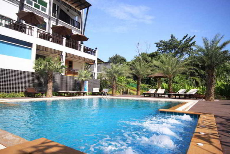 Dee Andaman Hotel Pool Bar