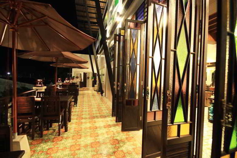 Dee Andaman Hotel Pool Bar