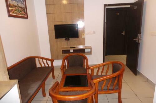 Hotel Saas Residency