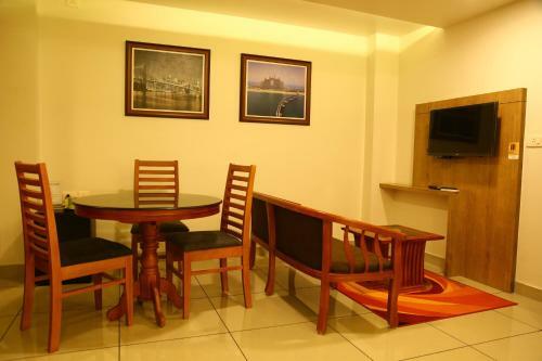 Hotel Saas Residency