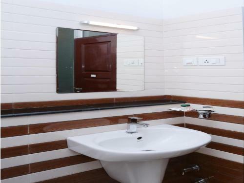 Oyo 10547 Hotel Ayodhya Residency
