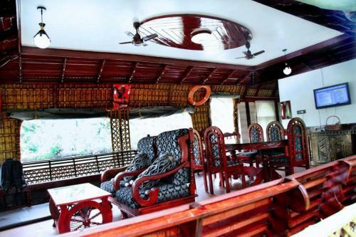 House Boat