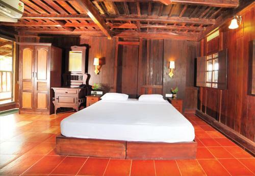 Hotel Kumarakom Heritage